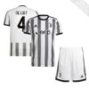 9816 PACK JUVENTUS DE LIGHT DOMICILE. ENSEMBLE ADULTE MAILLOT ET SHORT 2022 2023